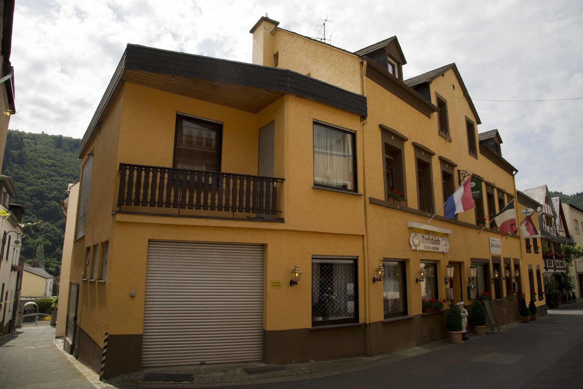 Hotel Zur Dorfschänke Klotten Exterior foto